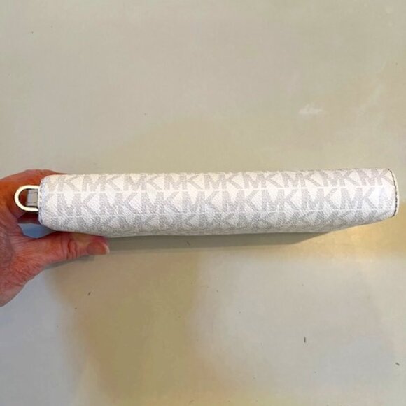 MICHAEL KORS | Jet Set Travel Large Wallet in Signature print - Picture 5 of 14